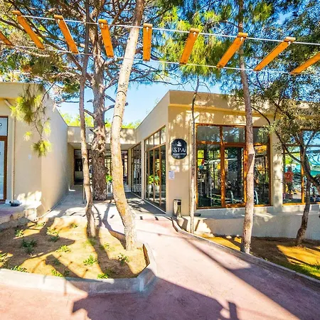 Semesteranläggning (resort) Long Club Nature 4*
